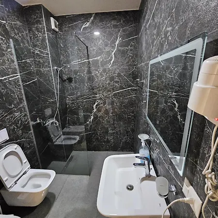 Square 21 Stylish Apartment